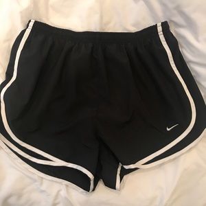 NIKE DRI TEMPO RUNNING SHORTS